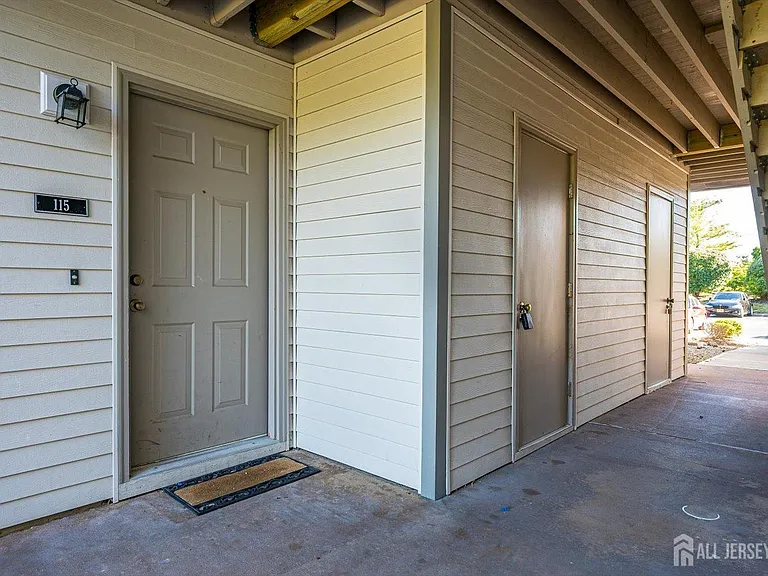 115 Ravens Crest Dr — Photo 2