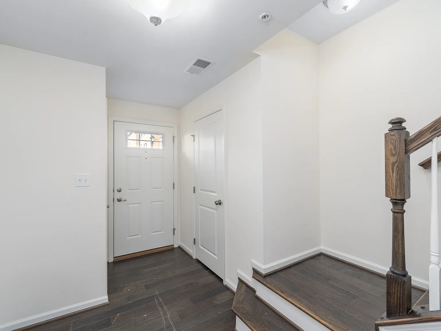 3 bed, 2.5 bath, 2340 sqft, $3,600 — Photo 2