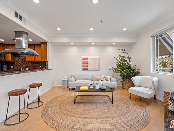 5th image of 1426 N Laurel Ave APT 408