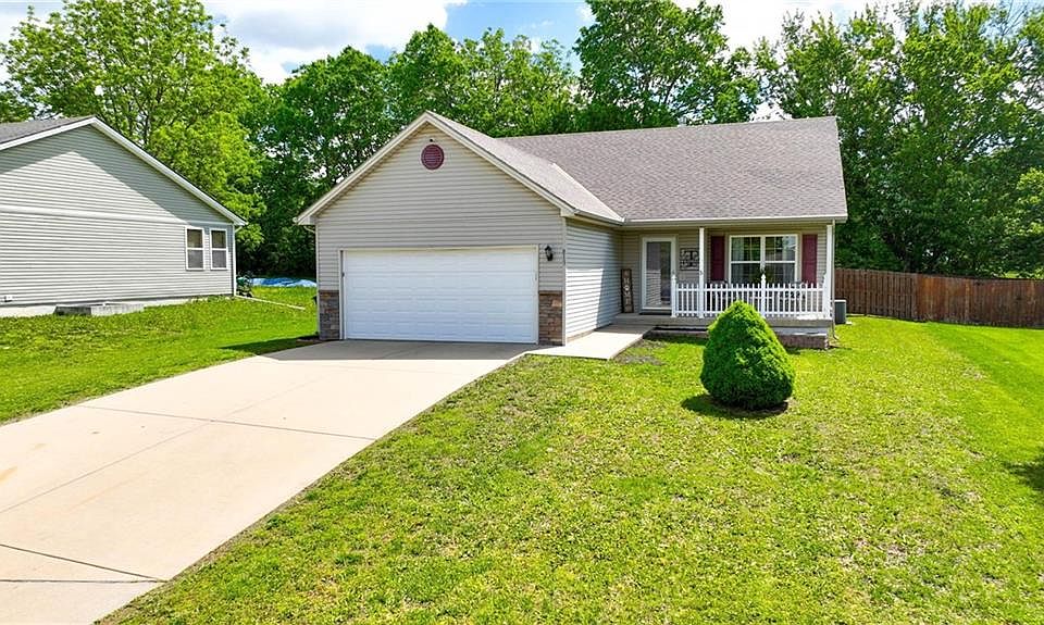 1st image of 813 Emerson Dr