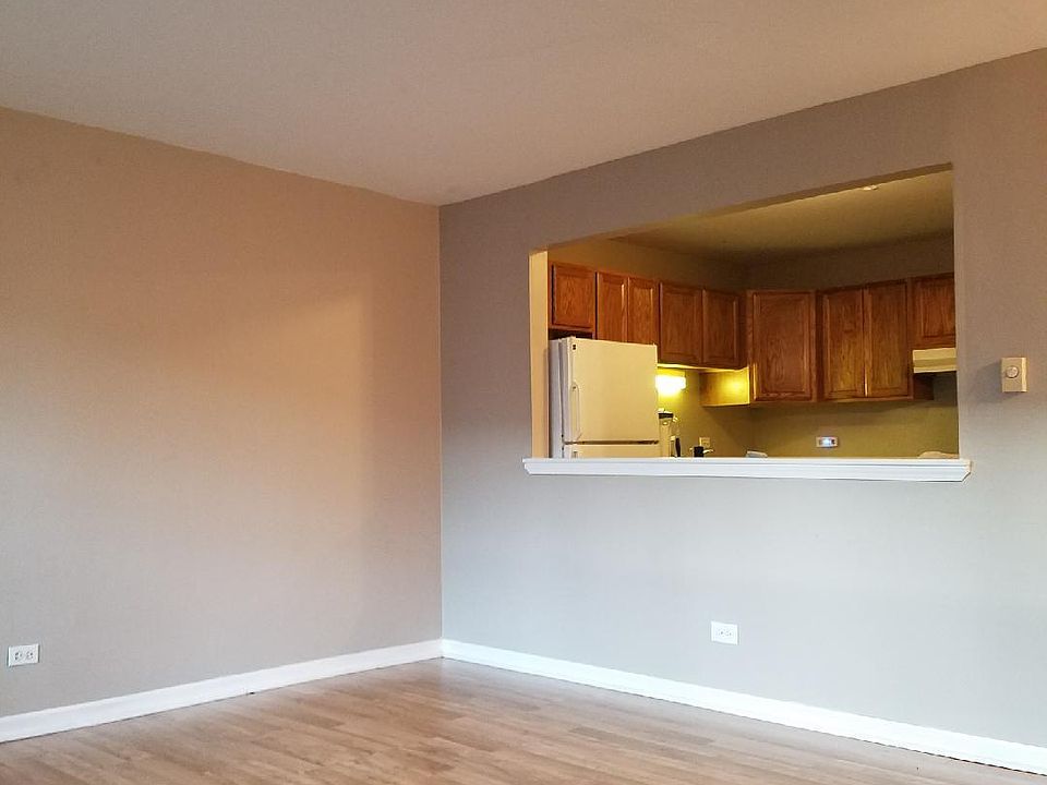 1st image of 33 Briar St APT 33