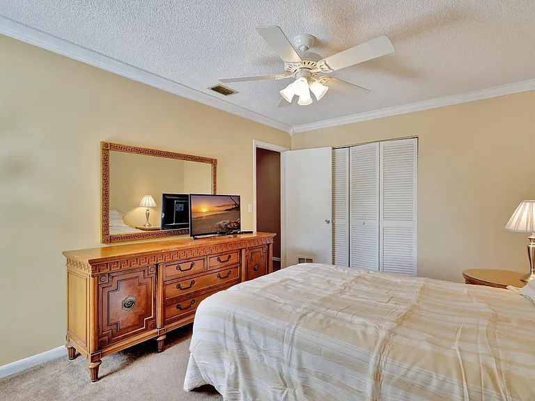 1558 Shaker Cir — Photo 25