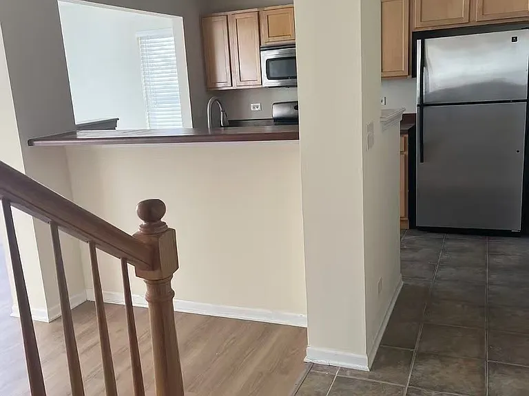 2441 Stoughton Cir — Photo 3