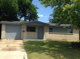 617 SW 15th St, Moore, OK 73160