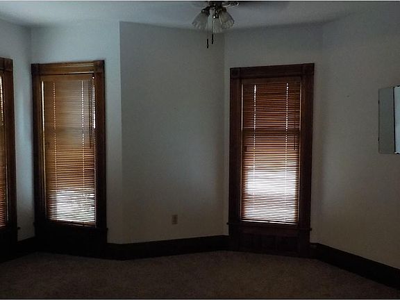4th image of 52 Clay St