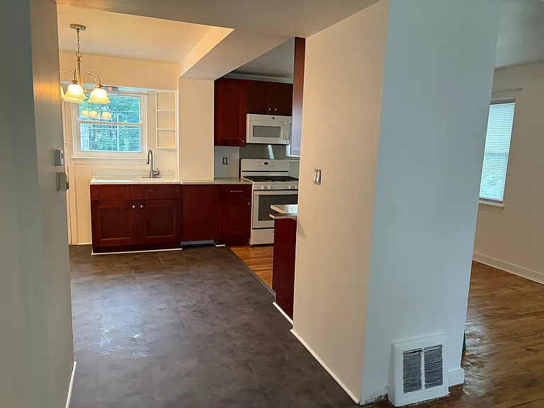 2209 S 9th St — Photo 5