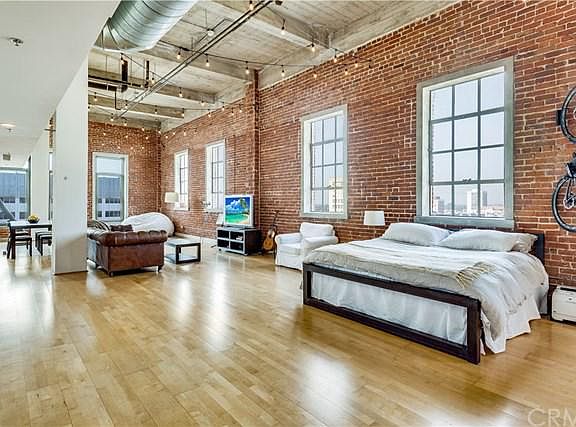 3rd image of 207 East Broadway