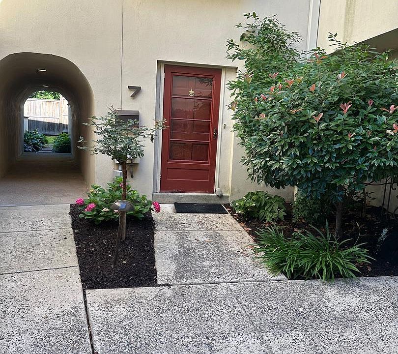 1st image of 100 Llanalew Rd Unit 7