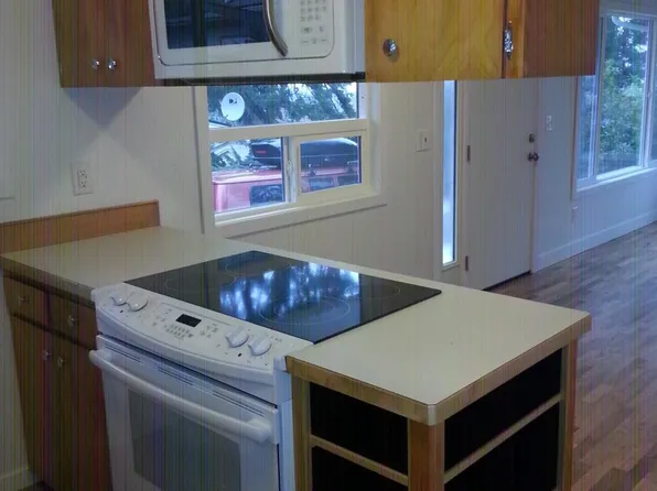 1804 Lakeway Dr, Bellingham, WA 98229