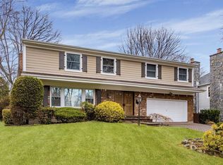 47 Colony Ln, Manhasset, NY 11030