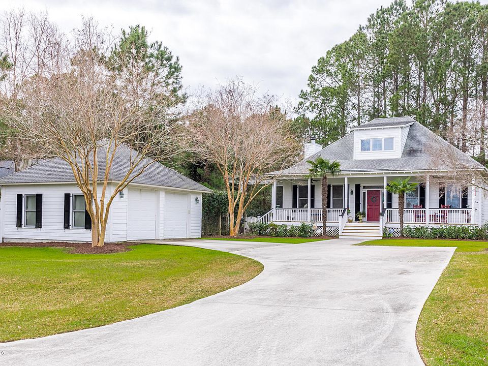 1st image of 6 Grande Oaks Dr