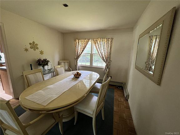4th image of 4 Shaw Ln