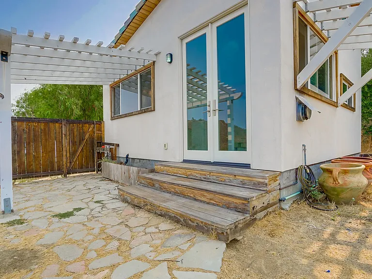 1075 Henry Ridge Mtwy — Photo 14