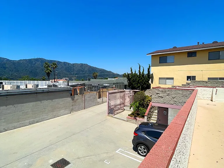 3119 Foothill Blvd #1 — Photo 37