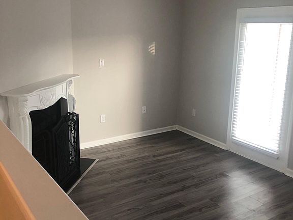 3rd image of 694 E Lake Front Cir