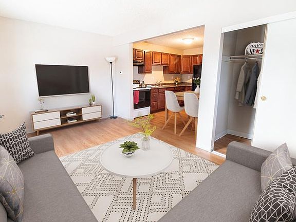 3rd image of 1305 Estes St APT 23