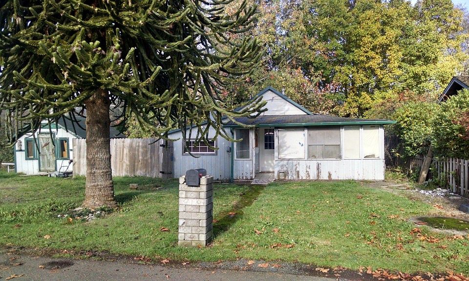 1st image of 944 E Park Ave