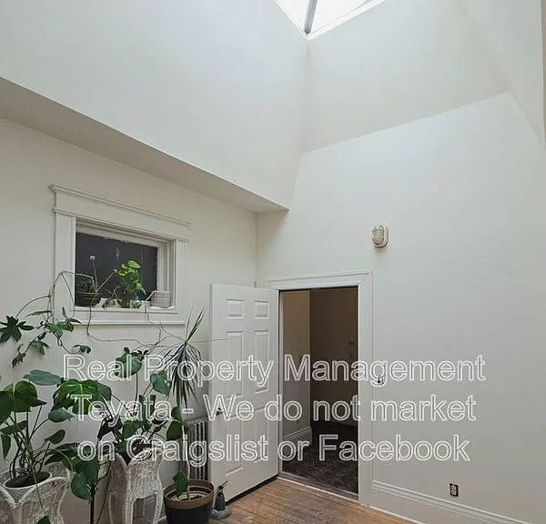 1053 N State St #203 — Photo 2