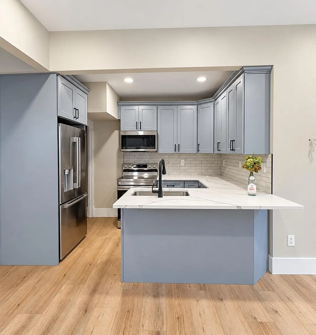 3 bed, 1.5 bath, 1050 sqft, $2,650 — Photo 2