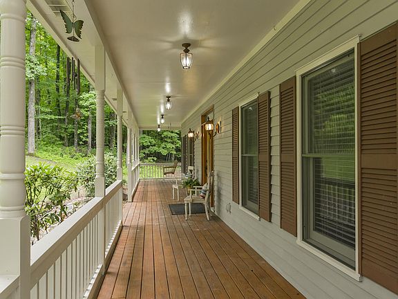 3rd image of 1109 Blackburn Dr