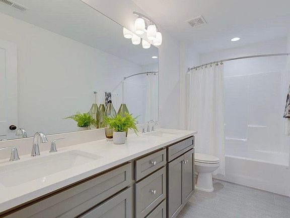 3rd image of 130 Lilia Hill Cir