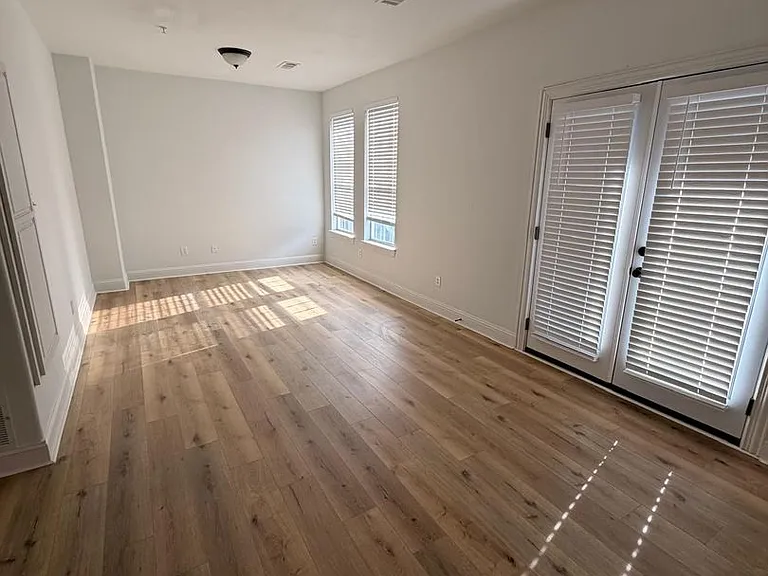 2320 Stutz Dr — Photo 20