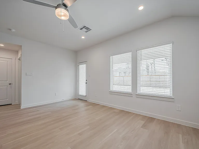 1535 Merulana Ln — Photo 9