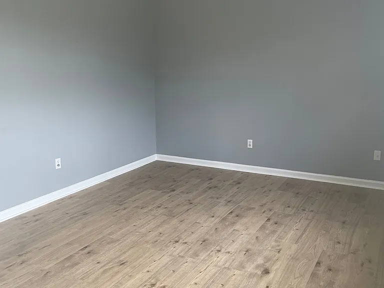 2192 Hillcrest Dr — Photo 2