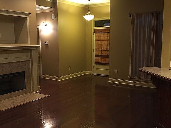 2nd image of 2644 Long Branch Dr