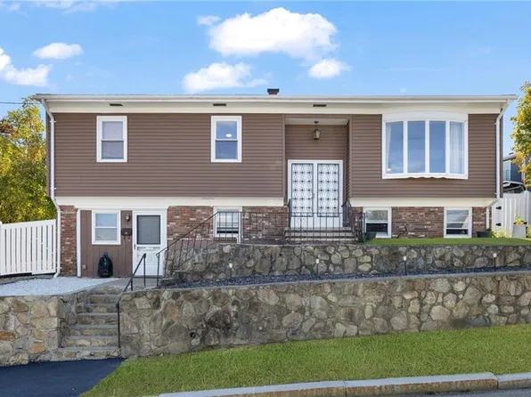 16 Aurelia Dr, Providence, RI 02909