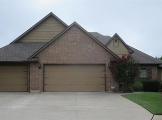 1300 Glenmere Ct, Edmond, OK 73003
