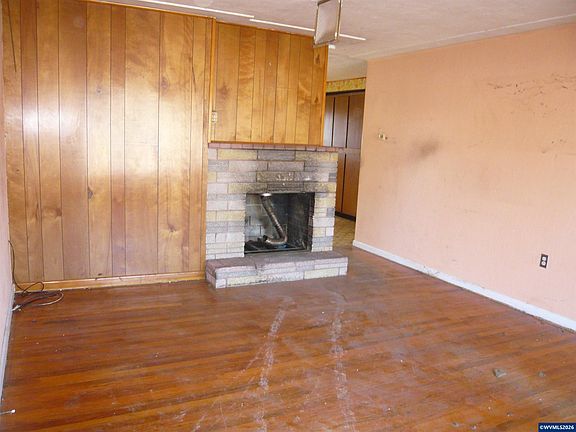 5th image of 1371 B St