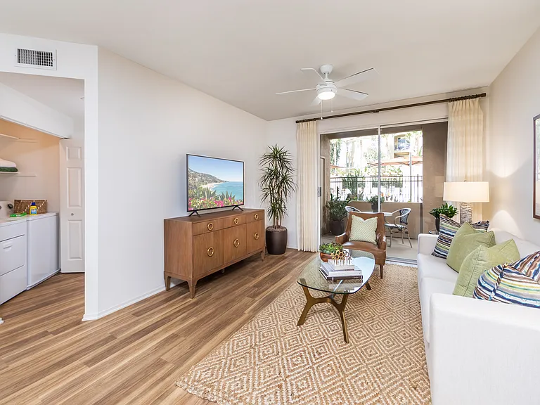 Vista Bella Apartment Homes — Photo 9