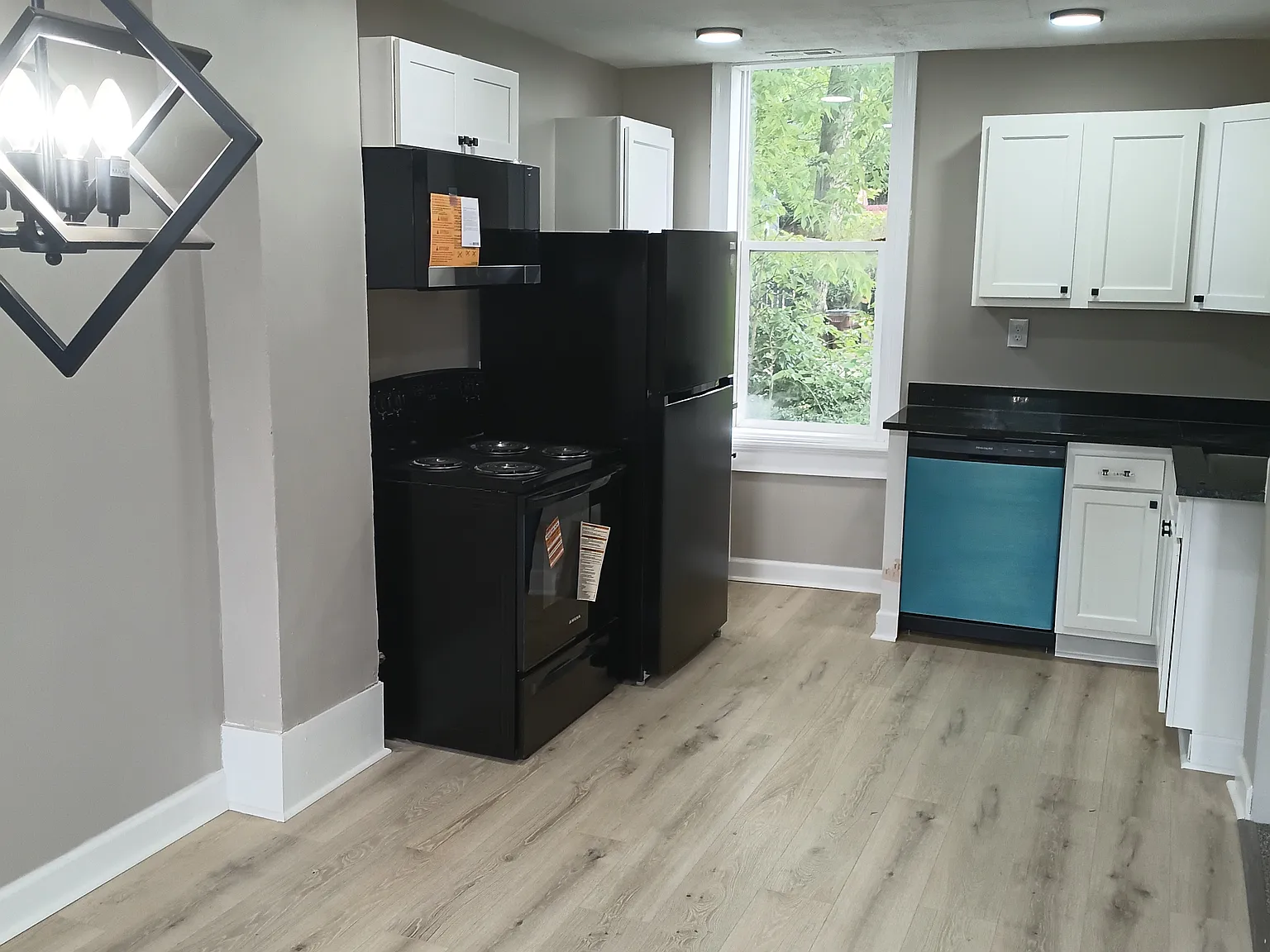 4 bed, 1800 sqft, $2,100 — Photo 3