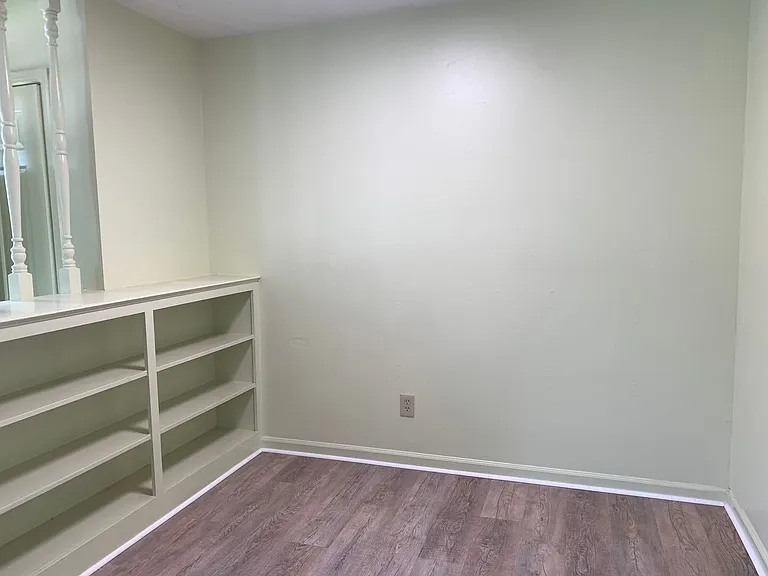 127 Holmes Cir — Photo 4