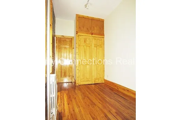 Rented by City Connections Realty | media 19