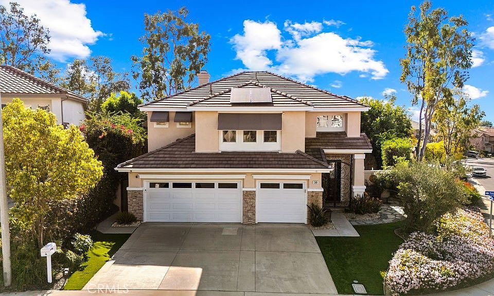 1st image of 38 Tessera Ave