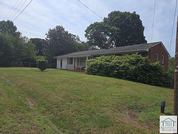 3rd image of 70 Crestmond Ln