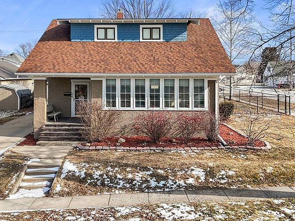 3rd image of 705 7th St