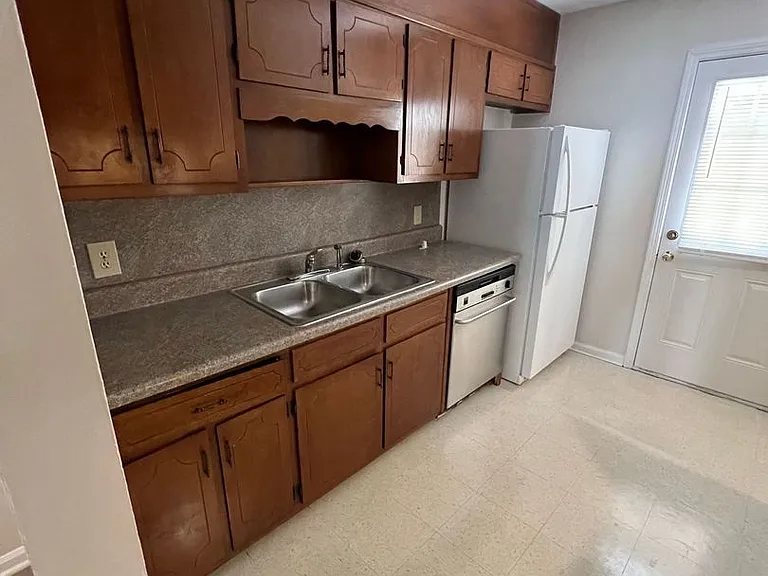 618-620 Telfair Ct — Photo 6
