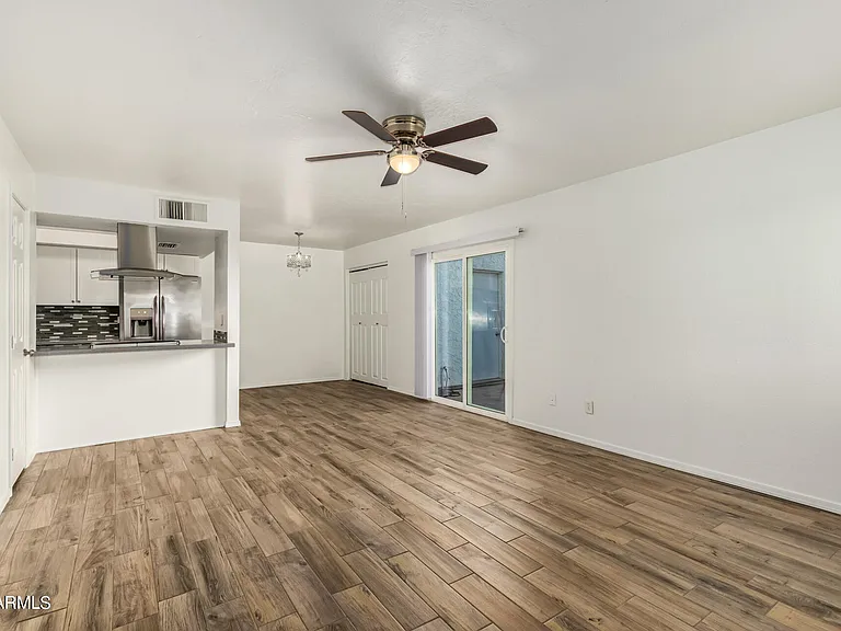 4718 W Orangewood Ave — Photo 8