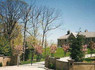 24 Club Way, Cedar Grove, NJ 07009