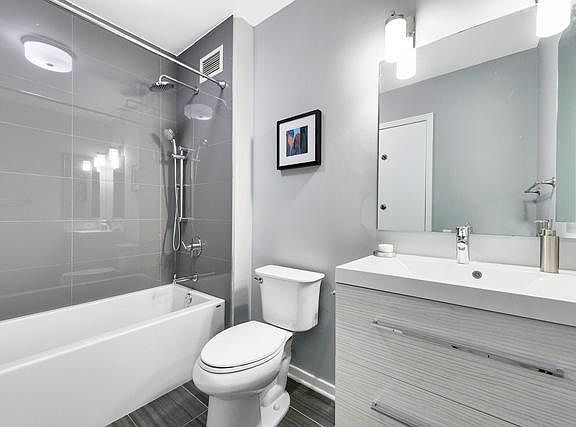2nd image of 400 N La Salle Dr APT 1804