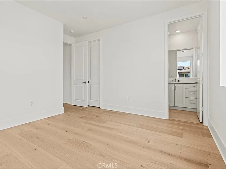 402 Shrike — Photo 33