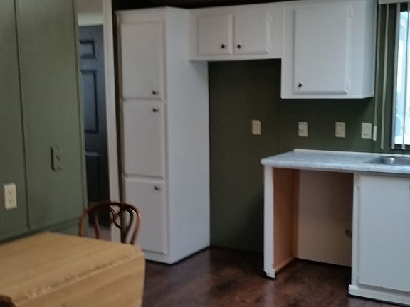 4th image of 580 Park Crest Dr