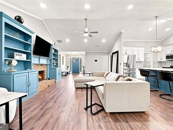 3rd image of 156 Brookland Ct