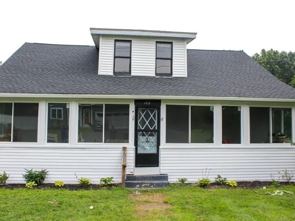 122 Ludlow Rd, Chicopee, MA 01020