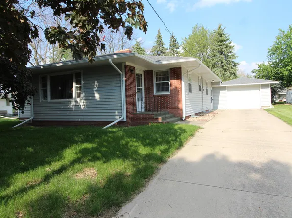 1106 3rd St, Gowrie, IA 50543