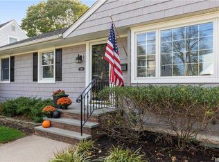 269 Gilmore St, Mineola, NY 11501