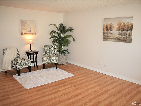 4th image of 1261 NE Vena Ave